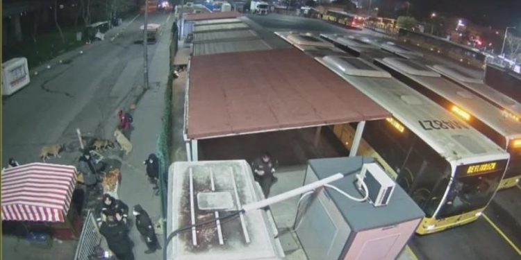 Metrobüs durağında bekçi şiddeti: Kimlik vermeyen avukatı 8 kişi dövdü