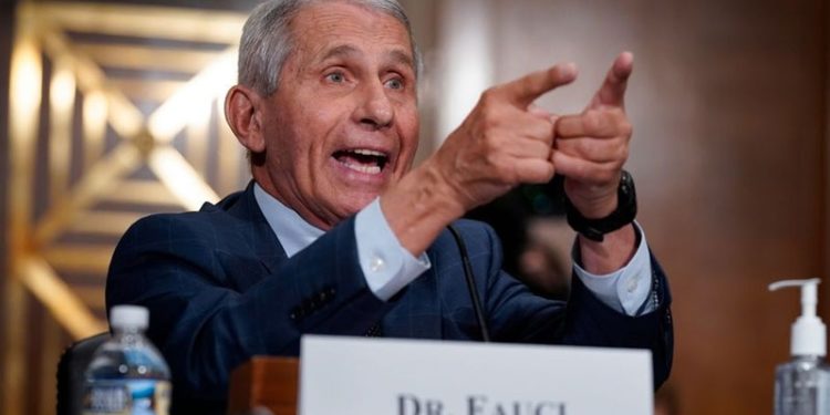 Mikrofonu açık kalan Fauci, kazandığı parayı soran senatöre ‘moron’ dedi