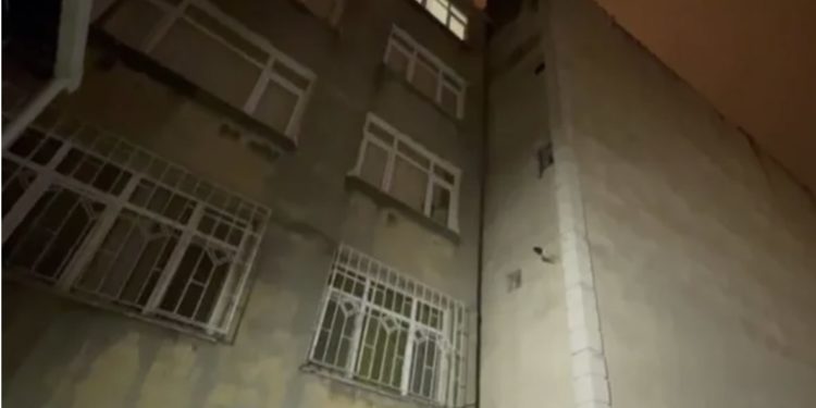 Mültecilerin yaşadığı bina kavga sonrası ateşe verildi