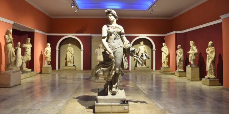 Müze giriş ücretleri yüzde 300 zamlandı, ziyaretler dibi gördü