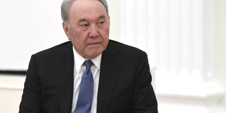Nazarbayev ilk kez halkın karşısına çıktı: Emeklilik hayatı yaşıyorum