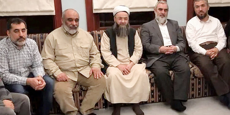 Nevzat Çiçek: Tarikatlara güvenmiyorum, çocuğum evde Kuran ve Arapça dersi alıyor