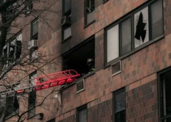 New York'taki yangında 9'u çocuk en az 19 kişi hayatını kaybetti