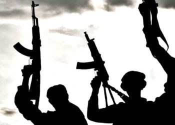 Nijerya'da motosikletli çete saldırısı; köy köy dolaşarak 200'den fazla insanı öldürdüler!