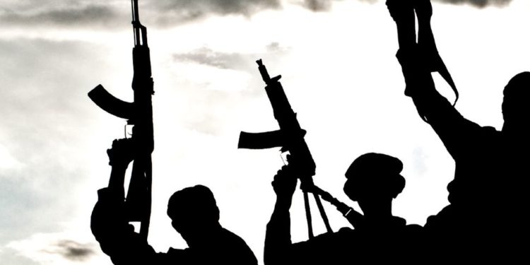 Nijerya'da motosikletli çete saldırısı; köy köy dolaşarak 200'den fazla insanı öldürdüler!