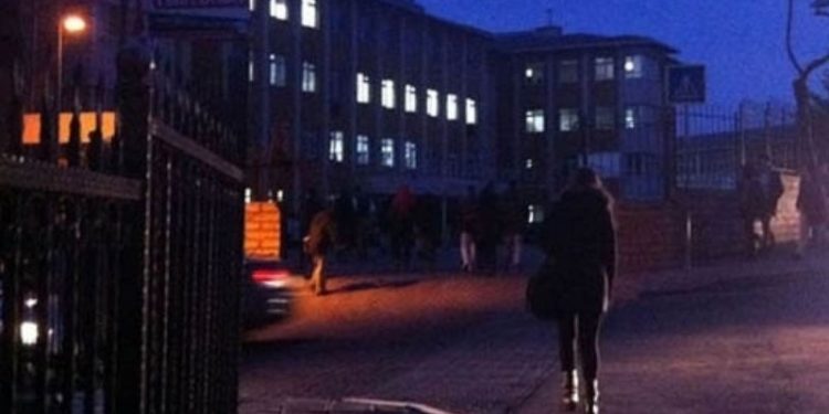 Okullar birleştirilince ders saatleri uzadı; veliler ayağa kalktı