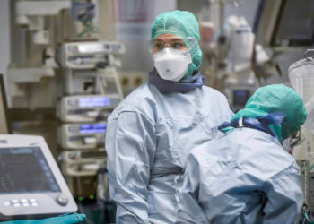 Omicron kaynaklı personel eksikliği; California'da Covid olan asemptomatik sağlık çalışanları doğrudan işe dönebilecek