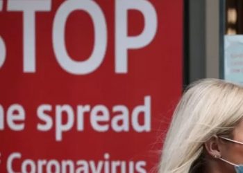 Omicron varyantı: İngiltere'deki kapsamlı araştırmaya katılan ve varyantın görüldüğü kişilerin üçte ikisi daha önce Covid geçirdiğini söyledi