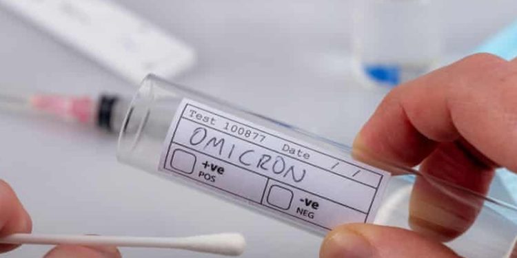 Omicron varyantının yeni semptomu ortaya çıktı: Gözü etkiliyor