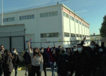 Oppo T&uuml;rkiye&rsquo;de 500 kişiyi işten &ccedil;ıkardı! İş&ccedil;iler eylem başlattı