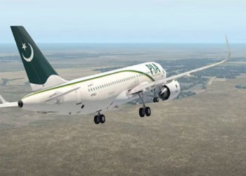 Pakistan'da bir pilot 'mesaim bitti' diyerek acil iniş yaptı