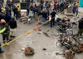 Pakistan'da bombalı saldırı: En az iki kişi yaşamını yitirdi; 26 yaralı var