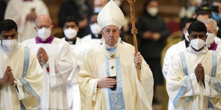 Papa: Kadına şiddet tanrıya hakarettir