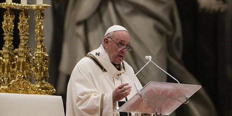 Papa, çocuk sahibi olmak yerine hayvan besleyen çiftleri eleştirdi: Bir tür bencillik