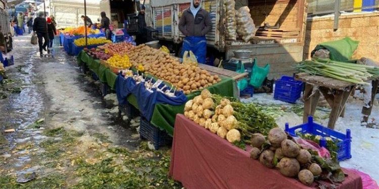 Pazardaki yurttaş tepkili: Bizi bitirdiler sıfıra vurduk