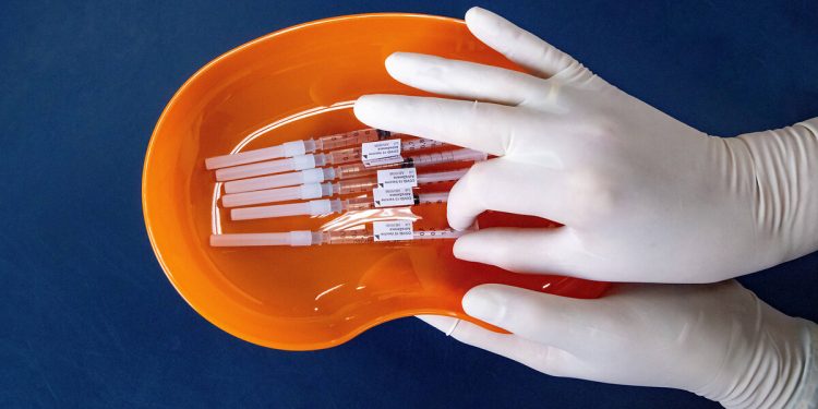 Pfizer ve BioNTech duyurdu: Omicron’a özel aşı geliyor