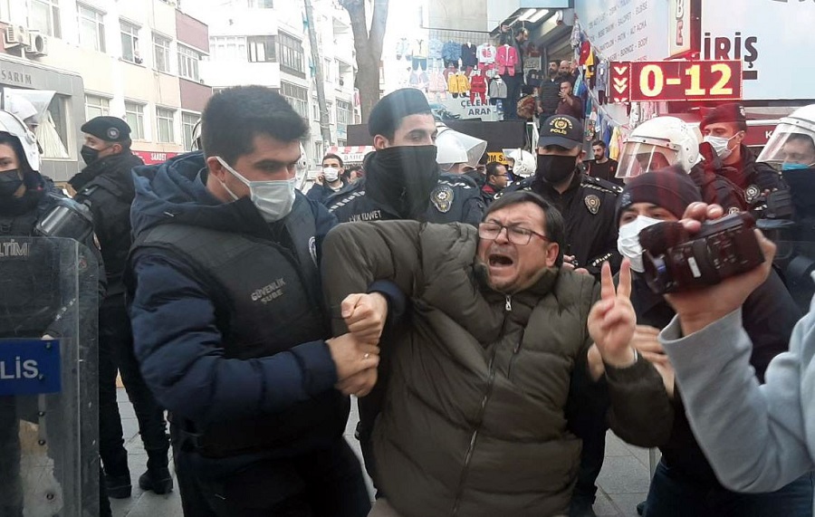 Polis, HDP binasına saldırıyı protesto eden partilileri darp etti: 10 gözaltı