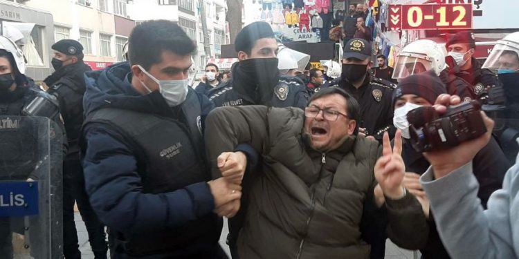 Polis, HDP binasına saldırıyı protesto eden partilileri darp etti: 10 gözaltı