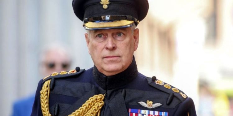 Prens Andrew'un askeri unvanları alındı: Gerekçe, cinsel saldırı suçlaması