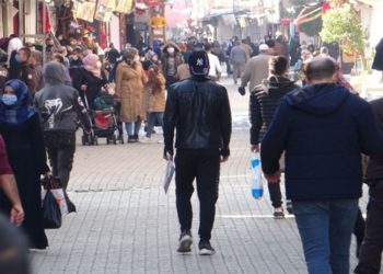 Prof. Dr. Özlü: Omicron ile vaka sayısı katlanarak artıyor