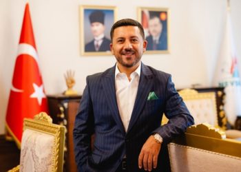 Rasim Arı belediye başkanlığının ardından AKP’den de istifa etti