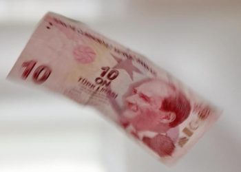 Reuters'ın analizi: TL'yi kara bir yıl bekliyor