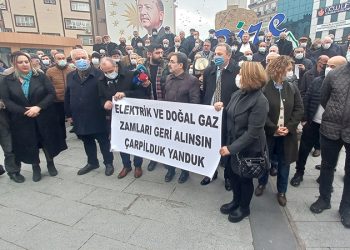 Rize'de elektrik ve doğalgaz zammı protestosu: 'Zamlar geri alınsın; çarpilduk, yanduk'