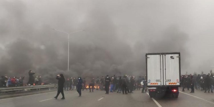 Rusya, Kazakistan'a gönderilen barış gücünün güvenlik güçlerinin operasyonuna dahil olmadığını açıkladı