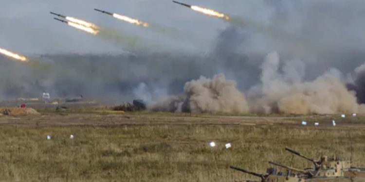 Rusya, "askeri tatbikat" için Ukrayna'nın kuzeyindeki Belarus'a asker taşımaya başladı