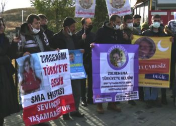 SMA'lı çocukların aileleri eylem yaptı: Milletvekillerinden birinin çocuğu olsaydı ilaçlar gelmişti