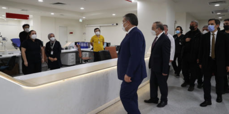 Sağlık Bakanı Koca, İstanbul’daki hastaneleri ziyaret etti