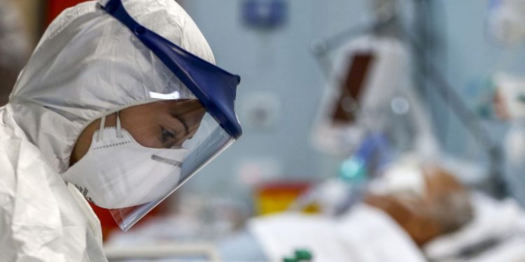 Sağlıkçılar gelir artışı için beyaz nöbete başlıyor