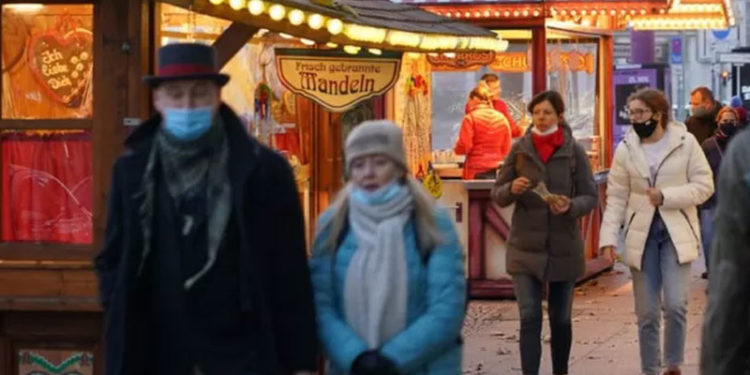 Scholz'dan Omicron uyarısı: "Aşı olmaya gidin, hem de koşarak gidin"