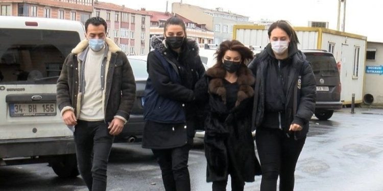 Sedef Kabaş: 'Mesele sarayda yaşamak değil, mesele gönüllerde taht kurmaktır'