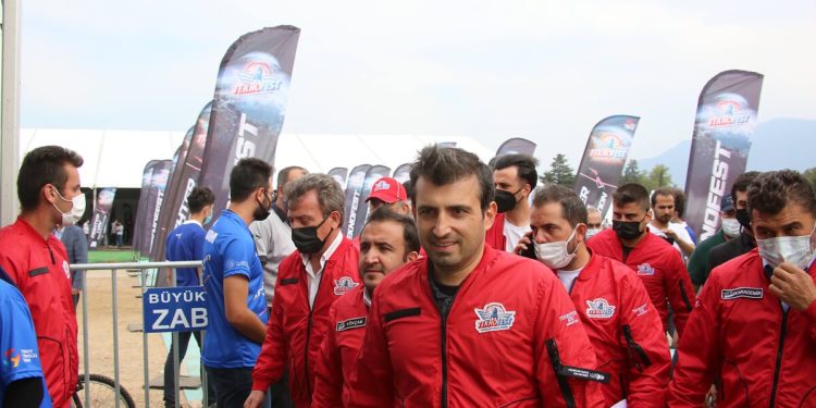 Selçuk Bayraktar’dan MIT profesörüne: Sözüm ona bir akademisyen