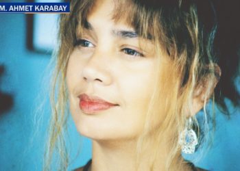 Sezen Aksu’ya saldıranlar, dinsizliğe sakalık yapıyor