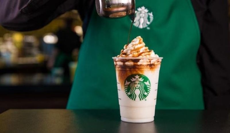 Starbucks'tan çalışanlarına aşı ya da haftalık Covid-19 testi zorunluğu