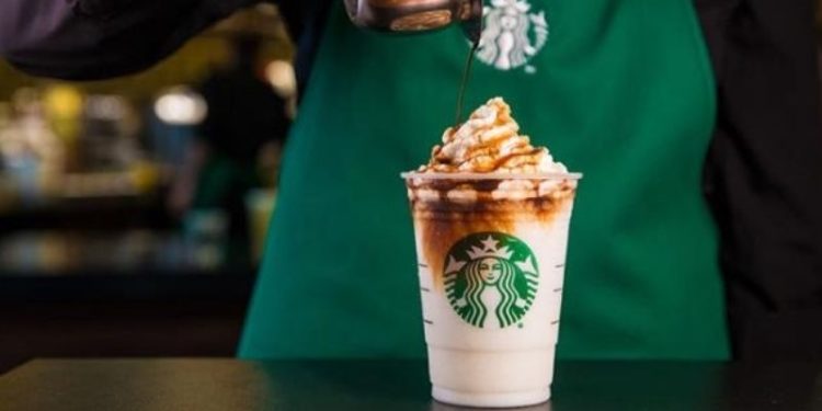 Starbucks'tan çalışanlarına aşı ya da haftalık Covid-19 testi zorunluğu