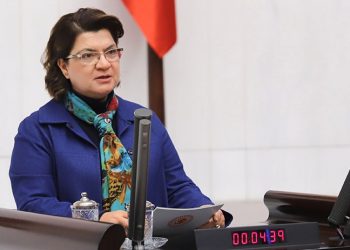 Suzan Şahin kalıcı yaz saati uygulamasının kaldırılması için kanun teklifi verdi