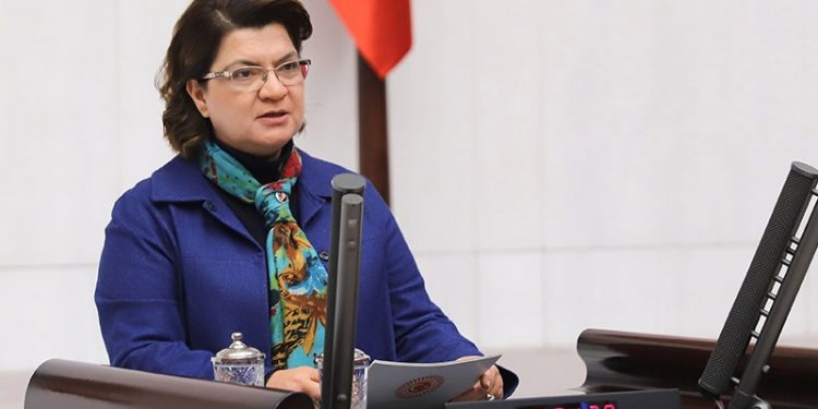 Suzan Şahin kalıcı yaz saati uygulamasının kaldırılması için kanun teklifi verdi
