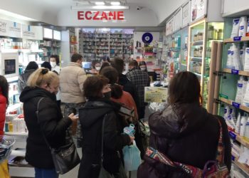 Sözcü yazarından “ilaç yokluğu” eleştirisi: Yeni yılda size önerim sağlam bir hocaya muska yazdırın; kazadan, beladan hastalıktan korur, üçü bir arada