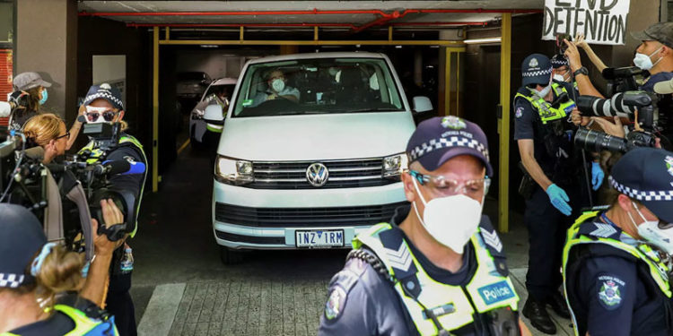 Sırp raket Djokovic'e vize krizinde mahkeme kararını verdi