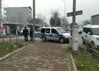 'Tanımadığı' 3 kişiye el salladı, göğsünden bıçaklandı
