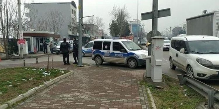 'Tanımadığı' 3 kişiye el salladı, göğsünden bıçaklandı