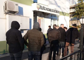 Tekirdağ'da Toprak Mahsulleri Ofisi önünde yağ kuyruğu