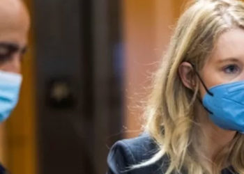 Theranos ve Elizabeth Holmes: Silikon Vadisi’nde yüzyılın duruşması