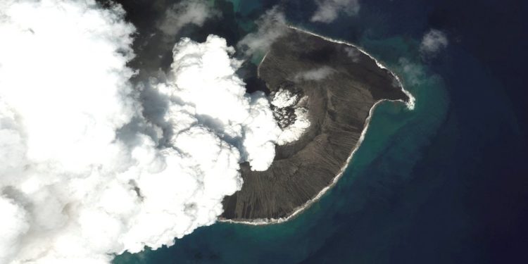 Tonga'da yanardağ patlaması: 4 gündür ülkeyle iletişim kurulamıyor, kritik hattın tamiri 4 hafta sürebilir