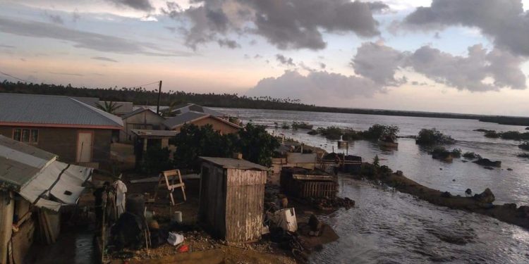 Tonga'da yanardağ patlaması: Hasar tespiti için uçaklar gönderildi, 80 bin kişi etkilenmiş olabilir