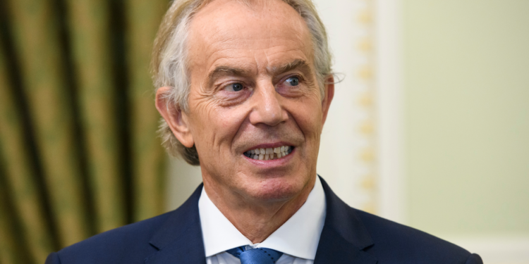 Tony Blair’ın şövalyelik unvanının iptali için yarım milyon imza toplandı