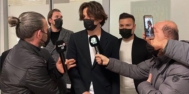 Trabzonspor'un yeni transferi Enis Destan, şehre geldi